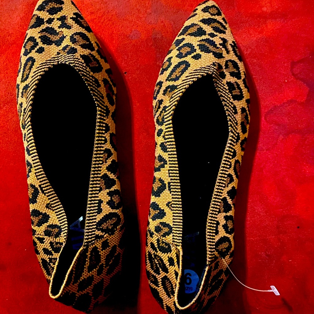 Soft stretchy leopard flats w/memory foam soles.